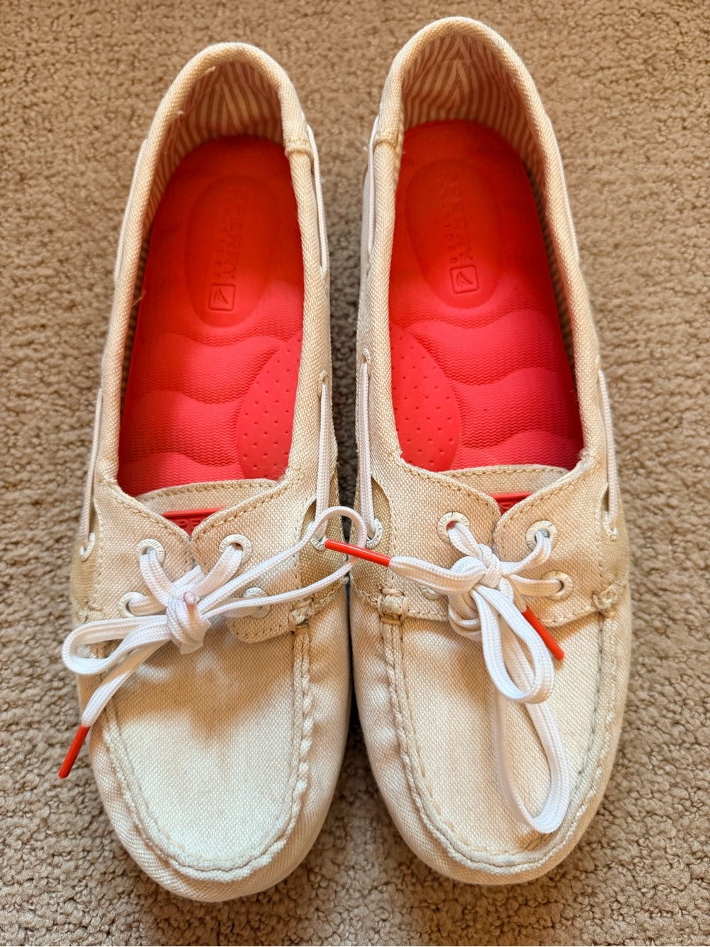 Sperry Boat Shoes in Beige with Coral Insoles and Coral Accents size 8